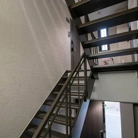 浅草禅心居301室 浅草駅徒歩15分 2024年4月ニューオープン 43平米丸貸し切り ダブルベット2台と畳敷き布団2組 家庭式用品設備完備 東京都 エクステリア 写真